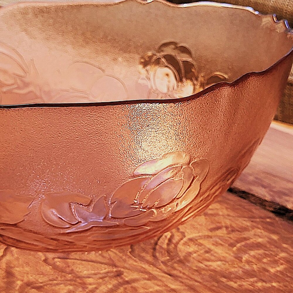 Vintage Arcoroc France Rosaline Pink Swirl Glass Salad Bowl 9" MCM Serving Bowl
